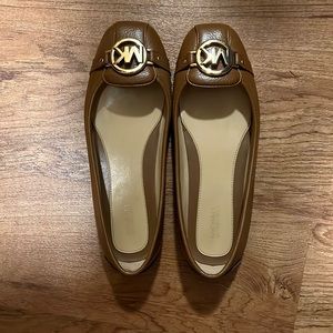 MICHAEL KORS BROWN FLATS